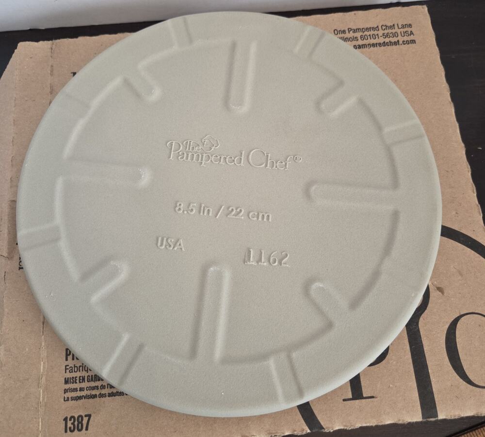 Pampered Chef Personal Size Round Pizza Stone (8.5 inches / 22 cm, Model #1162 /